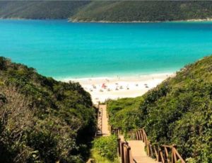 Escada para a praia em Arraial do Cabo