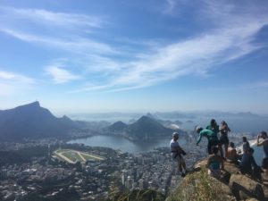 Rapel no morro dois irmãos no Rio de Janeiro - Rio Up