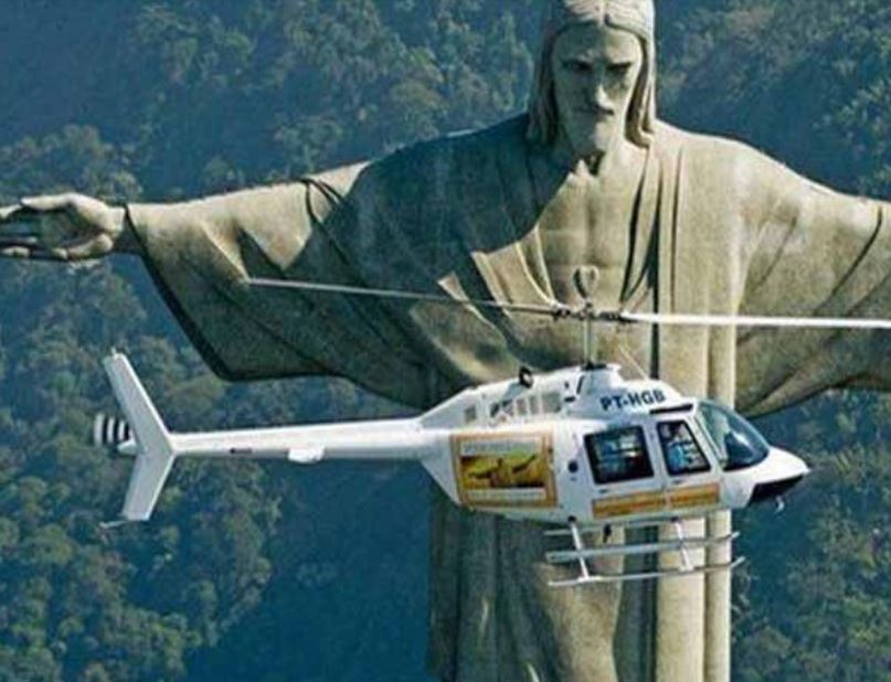 helicóptero bem perto do Cristo Redentor